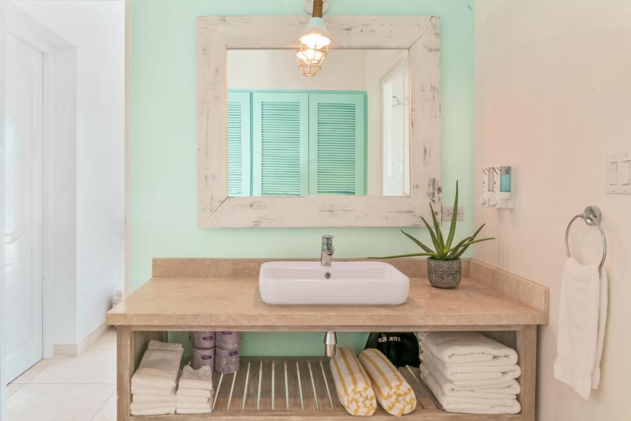 Boardwalk Boutique Hotel Aruba - Adults Only شاطئ بالم المظهر الخارجي الصورة